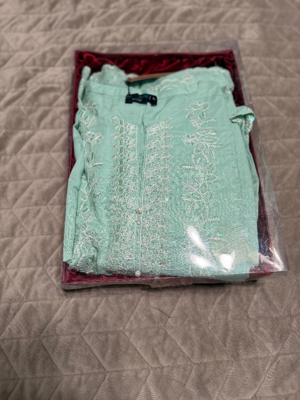 Traditional Shalwar Kameez, size L, Tunic and trousers, beautiful light green se